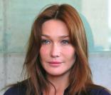 Carla Bruni visite le Yad Vashem Memorial