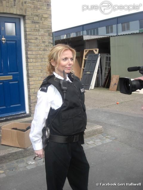 Photo de Geri Halliwell en officier de l'ordre, en 2008.