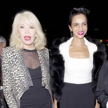Amanda Lear et Farida Khelfa, sur leur 31 pour assister au vernissage de l'exposition The Fashion World of Jean Paul Gaultier : from the Sidewalk to the Catwalk. Madrid, le 4 octobre 2012.