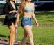 Lady Gaga, en soutien-gorge et micro-short en jean, s'est offert avec son staff un déjeuner à la plage restaurant Les Pirates de Juan-les-Pins vendredi 5 octobre 2012, au lendemain d'un concert à Nice et à la veille de sa dernière date européenne à Barcelone.