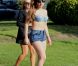 Lady Gaga, en soutien-gorge et micro-short en jean, s'est offert avec son staff un déjeuner à la plage restaurant Les Pirates de Juan-les-Pins vendredi 5 octobre 2012, au lendemain d'un concert à Nice et à la veille de sa dernière date européenne à Barcelone.