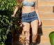 Lady Gaga, en soutien-gorge et micro-short en jean, s'est offert avec son staff un déjeuner à la plage restaurant Les Pirates de Juan-les-Pins vendredi 5 octobre 2012, au lendemain d'un concert à Nice et à la veille de sa dernière date européenne à Barcelone.