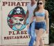 La chanteuse Lady Gaga, en soutien-gorge et micro-short en jean, s'est offert avec son staff un déjeuner à la plage restaurant Les Pirates de Juan-les-Pins vendredi 5 octobre 2012, au lendemain d'un concert à Nice et à la veille de sa dernière date européenne à Barcelone.