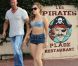 Lady Gaga, en soutien-gorge et micro-short en jean, s'est offert avec son staff un déjeuner à la plage restaurant Les Pirates de Juan-les-Pins vendredi 5 octobre 2012, au lendemain d'un concert à Nice et à la veille de sa dernière date européenne à Barcelone.