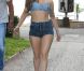 Lady Gaga, en soutien-gorge et micro-short en jean, s'est offert avec son staff un déjeuner à la plage restaurant Les Pirates de Juan-les-Pins vendredi 5 octobre 2012, au lendemain d'un concert à Nice et à la veille de sa dernière date européenne à Barcelone.