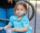 Les filles de Sarah Jessica Parker, Marion et Tabitha font de la trottinette et se défoulent dans un parc avec leurs amies sous les yeux de la nounou, le 5 octobre 2012 à New York