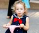 Les filles de Sarah Jessica Parker, Marion et Tabitha font de la trottinette et se défoulent dans un parc avec leurs amies sous les yeux de la nounou, le 5 octobre 2012 à New York