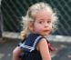 Les filles de Sarah Jessica Parker, Marion et Tabitha font de la trottinette et se défoulent dans un parc avec leurs amies sous les yeux de la nounou, le 5 octobre 2012 à New York