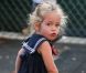 Les filles de Sarah Jessica Parker, Marion et Tabitha font de la trottinette et se défoulent dans un parc avec leurs amies sous les yeux de la nounou, le 5 octobre 2012 à New York