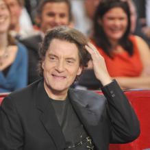 Francis Cabrel sur le plateau de <em>Vivement Dimanche</em>, en mars 2010.