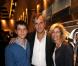 Bernard de La Villardière, son épouse et leur fils au vernissage de l'exposition D'un pôle à l'autre à Paris, le 1er octobre 2012.