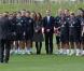 Le prince William et son épouse Kate Middleton ont rencontré les joueurs de la sélection britannique lors de l'inauguration du centre d'entraînement des Three Lions, le St George's Park à Burton-upon-Trent le 9 octobre 2012