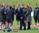Le prince William et son épouse Kate Middleton ont rencontré les joueurs de la sélection britannique lors de l'inauguration du centre d'entraînement des Three Lions, le St George's Park à Burton-upon-Trent le 9 octobre 2012