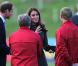 Le prince William et son épouse Kate Middleton ont rencontré les joueurs de la sélection britannique lors de l'inauguration du centre d'entraînement des Three Lions, le St George's Park à Burton-upon-Trent le 9 octobre 2012