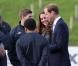 Le prince William et son épouse Kate Middleton ont rencontré les joueurs de la sélection britannique lors de l'inauguration du centre d'entraînement des Three Lions, le St George's Park à Burton-upon-Trent le 9 octobre 2012