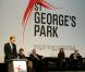 Le prince William et son épouse Kate Middleton ont rencontré les joueurs de la sélection britannique lors de l'inauguration du centre d'entraînement des Three Lions, le St George's Park à Burton-upon-Trent le 9 octobre 2012