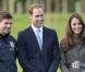 Le prince William et son épouse Kate Middleton ont rencontré les joueurs de la sélection britannique lors de l'inauguration du centre d'entraînement des Three Lions, le St George's Park à Burton-upon-Trent le 9 octobre 2012
