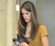 Alessandra Ambrosio fait du shopping chez Janie and Jack et craque sur une petite paire de bottines noires, très certainement destinées à sa fille Anja. Los Angeles, le 9 octobre 2012.