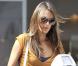 Alessandra Ambrosio, maman shoppeuse stylée à la sortie de la boutique Janie and Jack. Los Angeles, le 9 octobre 2012.