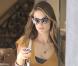 Alessandra Ambrosio, maman shoppeuse stylée à la sortie de la boutique Janie and Jack. Los Angeles, le 9 octobre 2012.