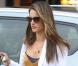 Alessandra Ambrosio quitte Barney's New York avec de gros sacs. Beverly Hills, le 9 octobre 2012.