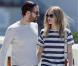 Les fiancés Kate Bosworth et Michael Polish se baladent sur la promenade Bondi to Bronte à Sydney. Le 10 octobre 2012.