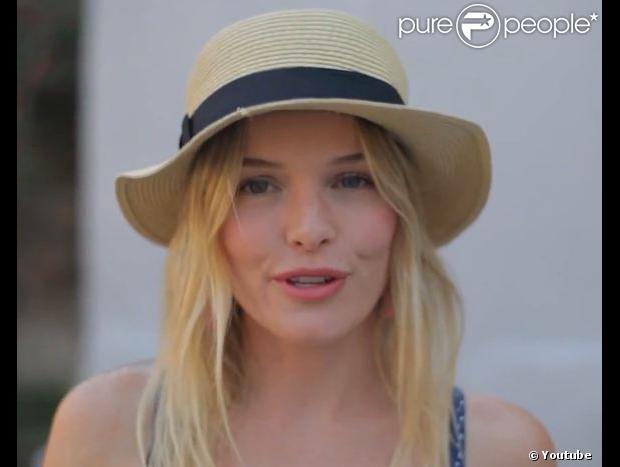 Kate Bosworth filme les rues de Séoul pour la huitième vidéo de Jewelmint, sa marque de bijoux et accessoires.