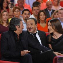 <p>Richard Anconina, Patrick Timsit et Elsa Zylberstein lors de l'enregistrement de l'émission Vivement Dimanche à Paris le 9 octobre 2012</p>