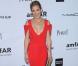 Kate Hudson sexy en rouge à la soirée de gala de l'amfAR à Los Angeles le 11 octobre 2012.