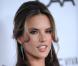 Alessandra Ambrosio sort son plus beau sourire à la soirée de gala de l'amfAR à Los Angeles le 11 octobre 2012.