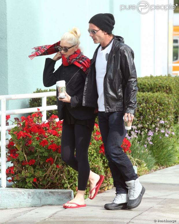 Gwen Stefani et Gavin Rossdale se baladent dans les rues de Studio City, un Starbucks à la main. Le 11 octobre 2012.