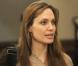 En 2010, l'ambassadrice de bonnne volonté pour le Haut-Commissariat aux réfugiés des Nations-Unies, Angelina Jolie, se rend au Pakistan