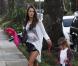 Alessandra Ambrosio se rend chez Mr Bones Pumpkin Patch à Los Angeles le 23 octobre 2012