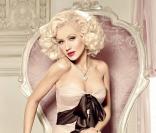 Christina Aguilera ultramince dans la pub de son parfum : de qui se moque-t-on ?