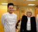 Mireille Darc entourée par Pierre Gagnaire et Abraham De La Rosa pour l'opération +de vie à l'Hôpital Paul-Brousse à Villejuif le 25 octobre 2012.