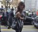 Bérénice Marlohe en pleine promotion de  Skyfall,  adopte un  street look  chic avec son sac Tod's Signature