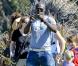 Seal papa poule avec ses enfants au parc à Los Angeles le 27 octobre 2012.