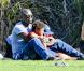 Le chanteur Seal et son fils à Los Angeles le 27 octobre 2012.