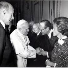 Le pape Jean-Paul II avec Jacques Chirac et Valéry Giscard d'Estaing en 1980