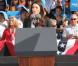 Eva Longoria en plein discours pour soutenir Barack Obama. Le 1er novembre 2012 à Las vegas