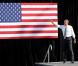 Barack Obama arrive sur la scène pour prononcer son discours à Las Vegas le 1er novembre 2012