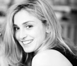 Julie Gayet, ses fils et le cinéma : Rencontre avec une maman passionnée
