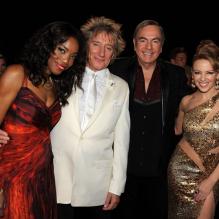 Rod Stewart et Kylie Minogue à la soirée du 100e gala du Royal Variety au Royal Albert Hall, à Londres, le 19 novembre 2012.