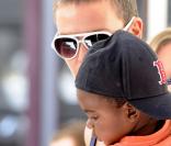 Charlize Theron : Aux côtés de son fils, elle ne cache plus son nouveau look !