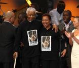 Nelson Mandela avec sa femme, et Geri Halliwell au concert-événement de Mandela