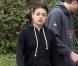  Mila Kunis ose la sortie sans maquillage au bras de son amoureux Ashton Kutcher près du domicile de l'acteur à Los Angeles. Le 12 décembre 2012. 
 Photo exclusive 