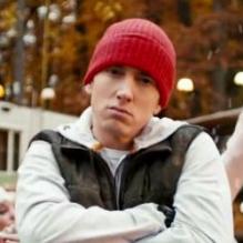 Eminem dans le clip de C'mon Let Me Ride,nouveau single de Skylar Grey extrait de l'album <em>Don't Look Down</em> qu'il co-produit et dont la sortie est fixée au printemps 2013.