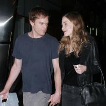 L'acteur Michael C. Hall et sa petite amie Morgan Macgregor font du shopping à Hollywood, le 30 octobre 2012.