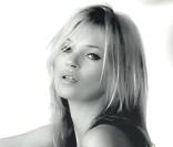 Kate Moss sensuelle à souhait pour Stuart Weitzman