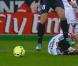 Zlatan Ibrahimovic écrase la tête de Dejan Lovren le 16 décembre 2012 lors du match entre le Paris Saint-Germain et l'Olympique Lyonnais à Paris
